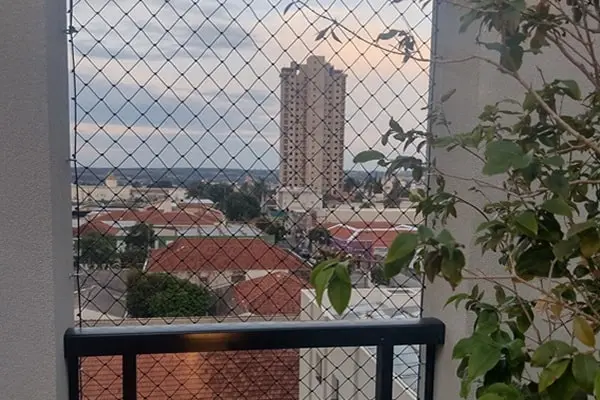 Redes de proteção na Vila Carrão